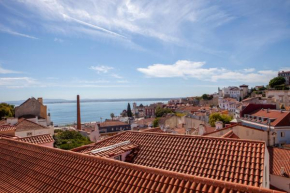 Alfama Amazing Scenic River and City View Charming apartment With 2 bedrooms and AC 19th Century Building